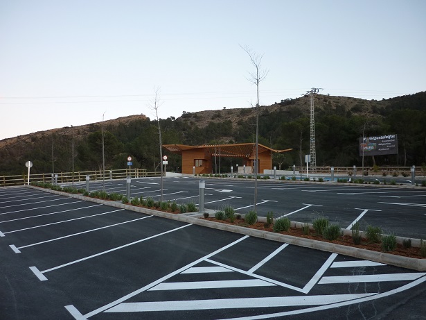 estacionamiento acceso a parque natural sierra gelada